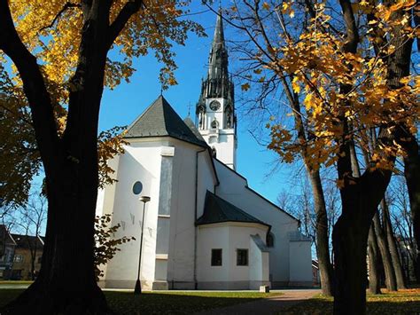 Panoramatický pohľad na kostol Nanebovzatia Panny Márie v Spišskej Novej Vsi