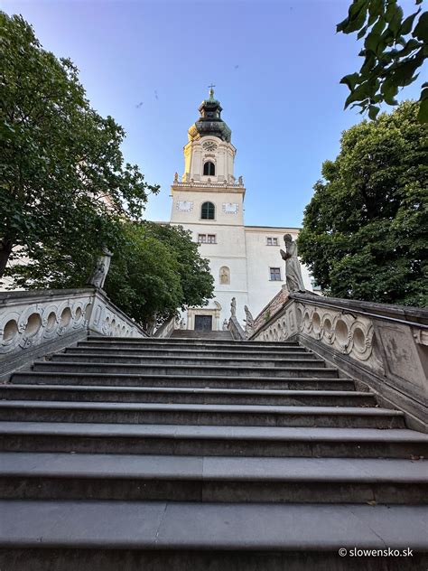Architektonická schéma alebo náčrt Katedrály sv. Emeráma s vyznačenými časťami