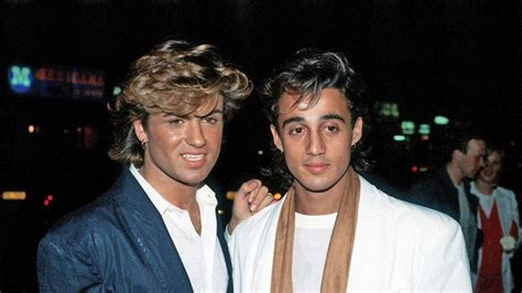 obrázok znázorňujúci skupinu Wham! s Georgeom Michaelom