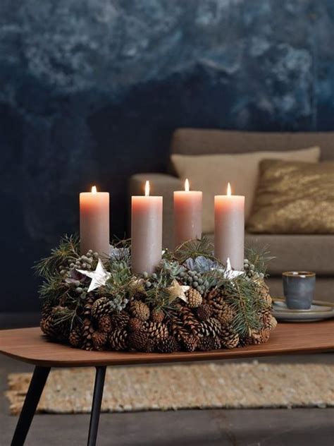 Adventné vence v rôznych farebných prevedeniach