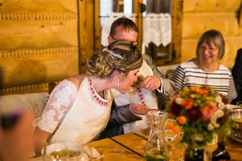 prehľadové foto z rodinnej oslavy alebo svadby