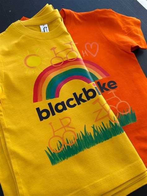 Detailná fotografia látky a potlače detského trička