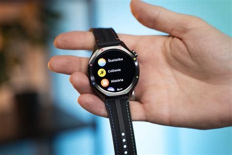 Moderné technologické gadgety pre ženy (smart hodinky, slúchadlá, čítačka)