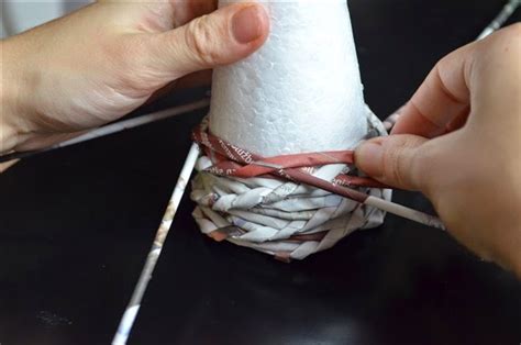 schematický nákres začiatku pletenia papierových ruličiek na kužeľ