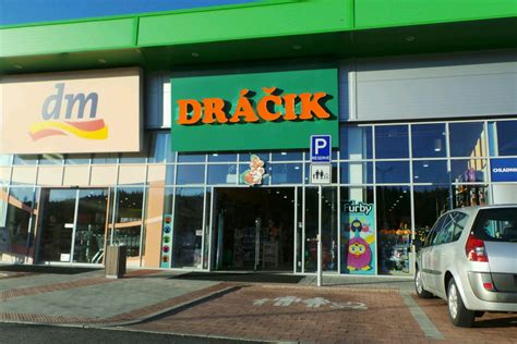 Ukážka rozmanitého sortimentu hračiek Dráčik