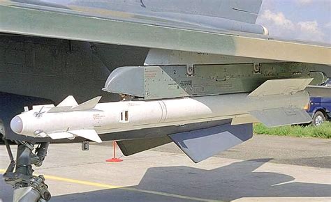Fotka: Muž s VR okuliarmi alebo hrajúci sa s dronom