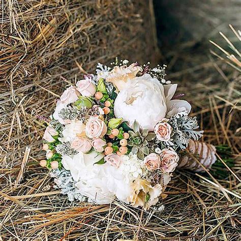 Detailná fotografia svadobnej kytice s pivonkami v pastelových odtieňoch
