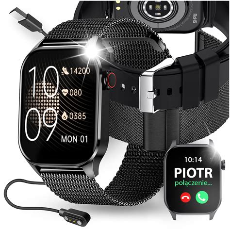 Fotografia seniora používajúceho smart hodinky
