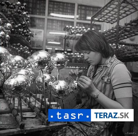 Vianočné svietniky z fúkaného skla a ozdoby