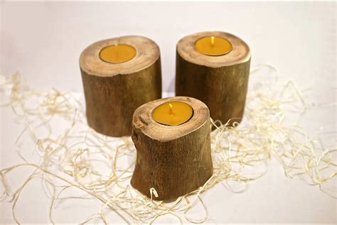 Kolekcia rôznych DIY svietnikov z netradičných materiálov