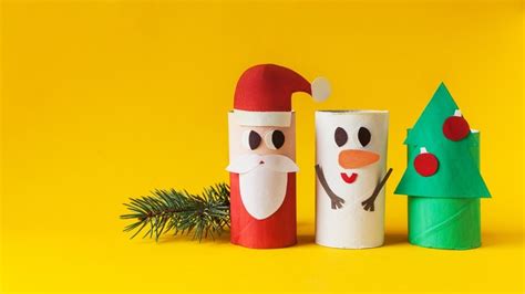 Schéma recyklácie papierových roliek na vianočné postavičky