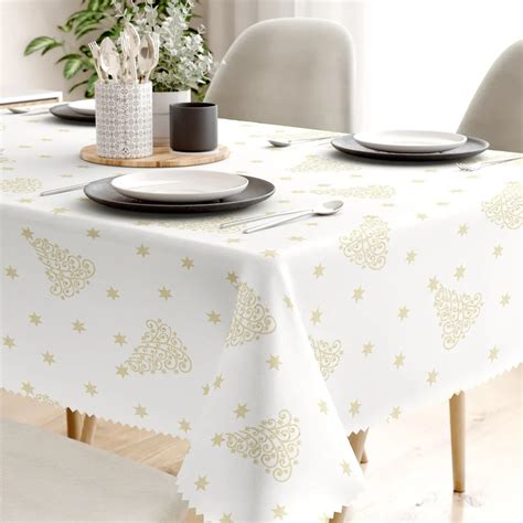 Produktové foto: biely teflónový vianočný obrus s kvapkami vody