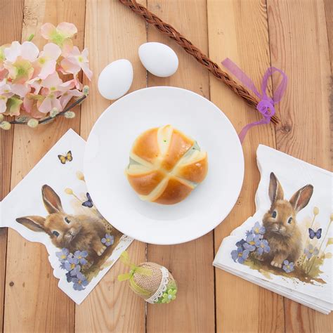 kolekcia veľkonočných omaľovánok s motívmi zajačikov, vajíčok a kuriatok