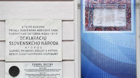 Archívna snímka osláv prijatia Deklarácie s vatrou na Devíne