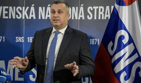 Archívna snímka predsedu SNS Andreja Danka