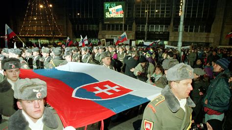 Oslavy vzniku SR na Námestí SNP v Bratislave 1. januára 1993, s predsedom vlády Vladimírom Mečiarom a predsedom NR SR Ivanom Gašparovičom
