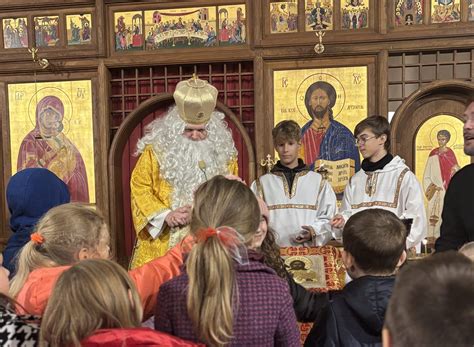 ilustračná fotografia prijímania Eucharistie v rodinnom kontexte