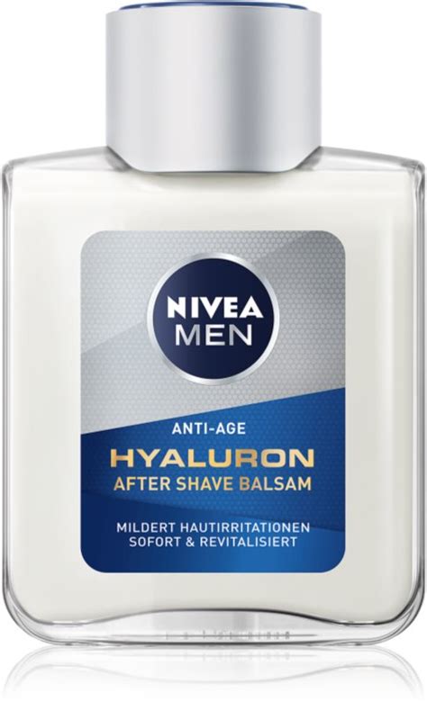 Fotografia muža, ktorý si aplikuje balzam po holení Nivea Men