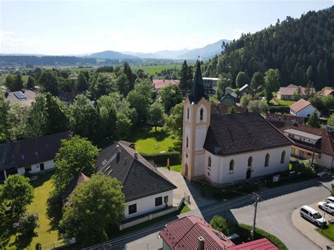 Panoramatický pohľad na Jánsku dolinu v Liptovskom Jáne, ukazujúci krásu prírody