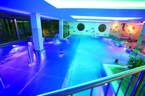 Interiér wellness centra SOREA s bazénom a saunami