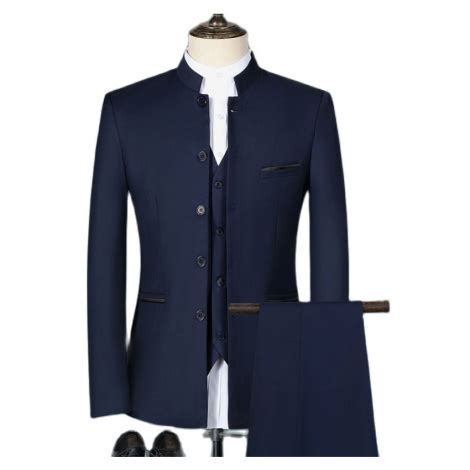 koláž pánskych elegantných outfitov (oblek, sako s nohavicami, loafery)