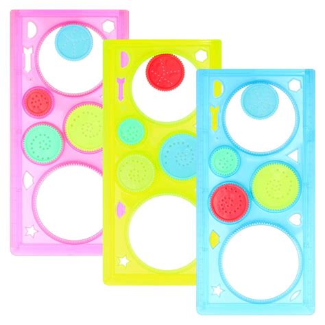 Sovičky z modelovacej hmoty rôznych tvarov a farieb