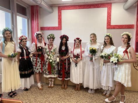 Inšpirácia pre výzdobu svadobného stola vo folklórnom štýle (ľan, čipka, folk výšivka, prírodné materiály, lúčne kvety)