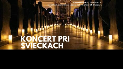 Fotografia prestretého romantického stola s večerou pri sviečkach