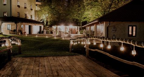 Rozprávkové prostredie Hotela Pri mlyne v Lozorne s rybníkom a starým mlynom