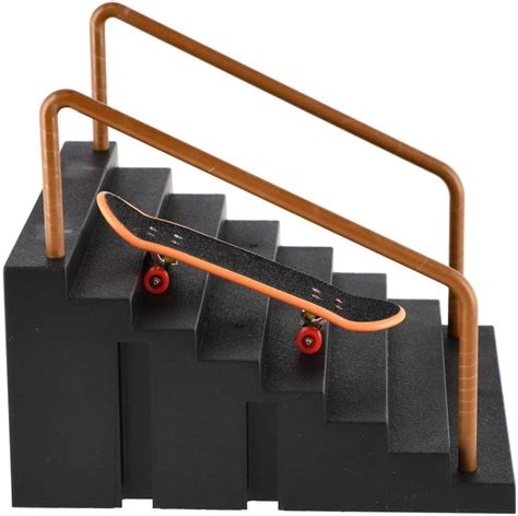 Fingerboard so schodmi a zábradlím