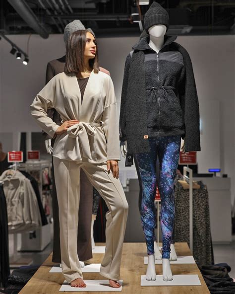 Štýlové pánske a dámske outfity pre rôzne dress cody