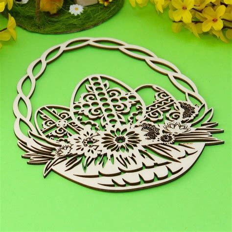 fotografia drevených zajačikov s veľkonočnými vajíčkami