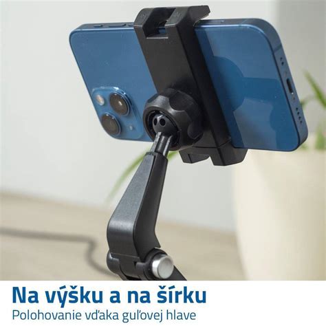 fotografia: moderné kancelárske potreby a držiak na telefón