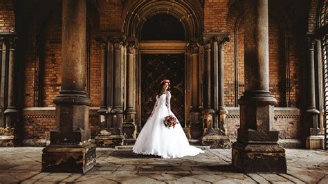 Tematická fotografia svadby v historickom kaštieli alebo zámku na Slovensku