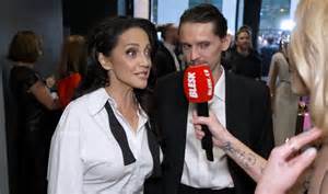 Lucie Bílá počas vianočného koncertu v sprievode orchestra a zboru