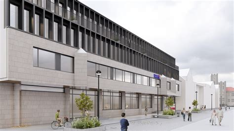 Exteriér budovy poisťovne Allianz v Čadci alebo vývesný štít svadobného salónu Exclusive