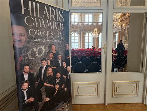 Záber na Hilaris Chamber Orchestra počas koncertu v reprezentačných priestoroch