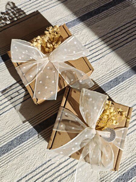 Elegantne zabalené pralinky v darčekovej krabičke