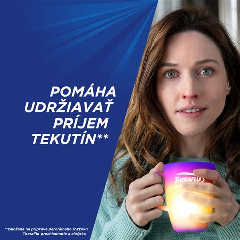 Ilustrácia staršej ženy, ktorá si vychutnáva horúci nápoj zo štýlového dvojitého hrnčeka