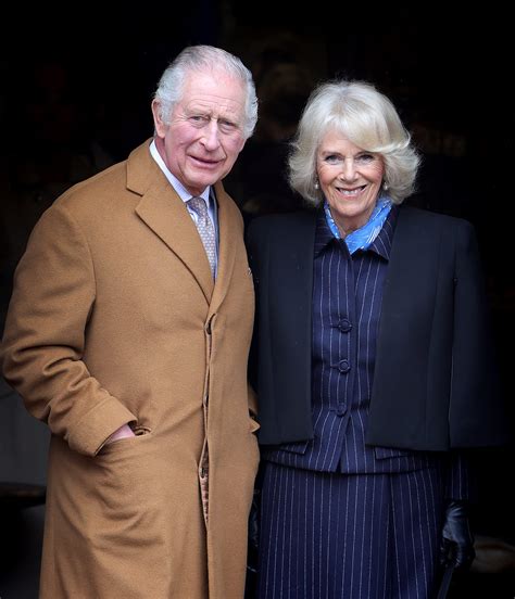 Princ Charles a Camilla Parkerová-Bowlesová po civilnom obrade
