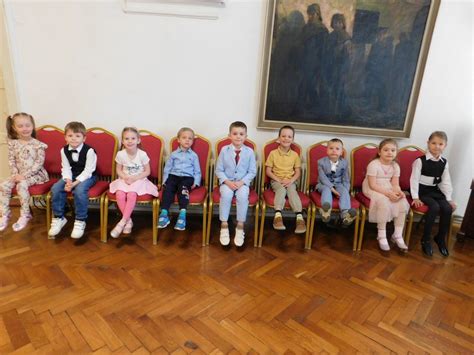 Tematické foto šťastných detí v karnevalových kostýmoch