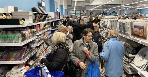 Infografika: Zmeny v statusoch štátnych sviatkov a pracovných dní v SR