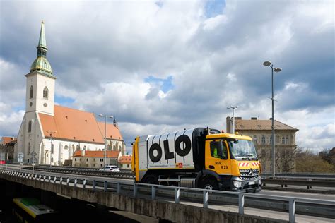 Ilustračná fotografia znázorňujúca zatvorený obchodný dom počas sviatku.