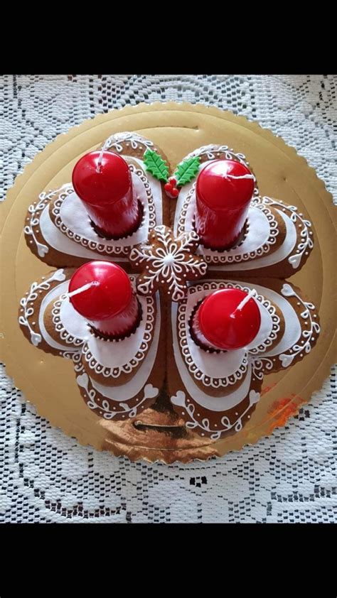 detail syrových ruží a zdobenia na syrovej torte