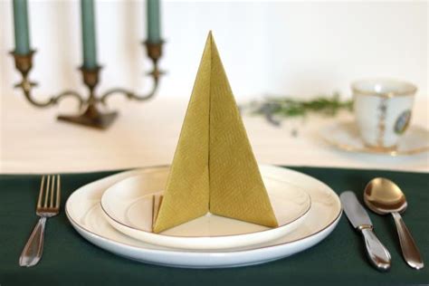 Návod na skladanie trojuholníkov pre stromček na pohľadnici