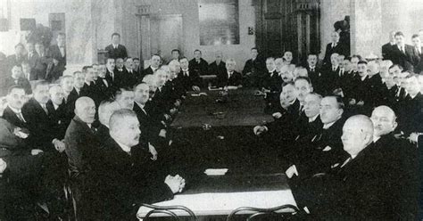 Fotografia Tomáša G. Masaryka a predstaviteľov slovenských a českých organizácií pri podpise Pittsburskej dohody v USA