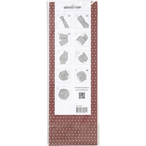 Základné nástroje a materiály na výrobu papierových vystrihovačiek