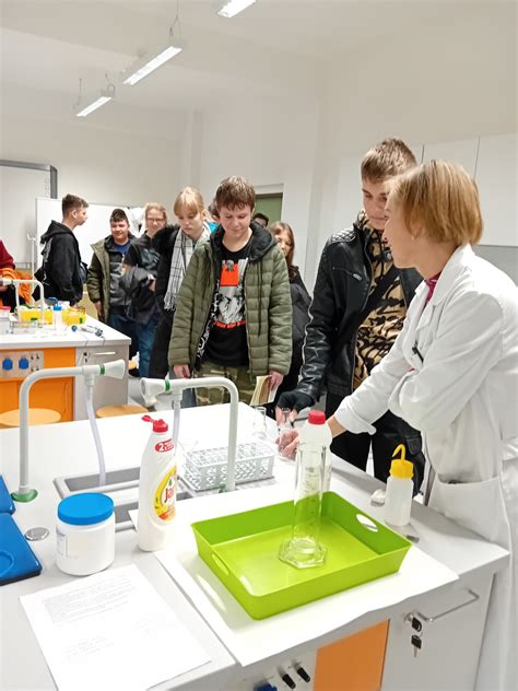 fotografia moderného laboratória na strednej odbornej škole