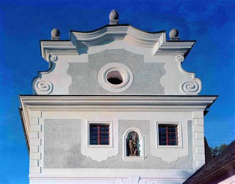 Ilustrácia barokovej kaplnky s kamenným portálom