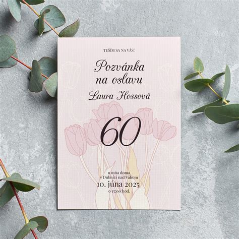 Tematická fotografia rodinnej oslavy 80. narodenín s tortou a sviečkami